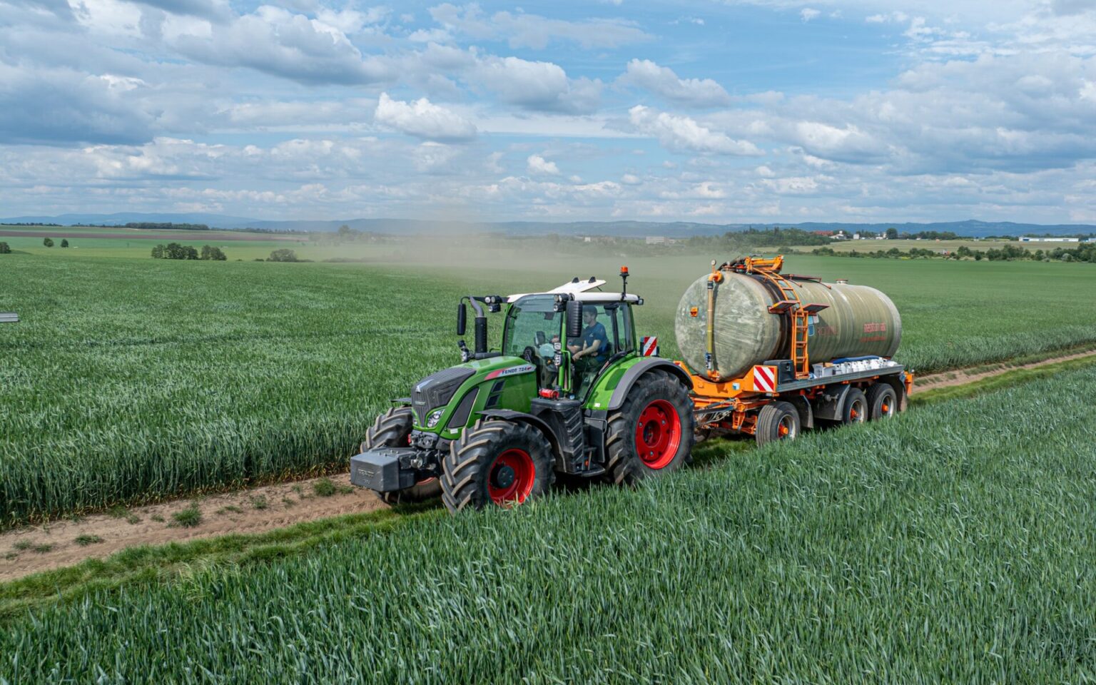 Fendt 724 Vario | Tractor Data and Specs