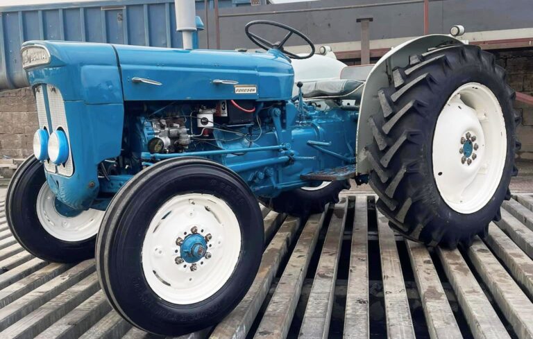 Fordson Dexta | Tractor Data and Specs