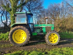 John Deere 3040