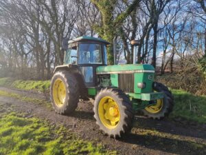 John Deere 3040