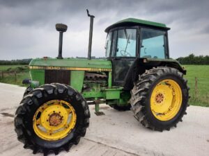 John Deere 3040