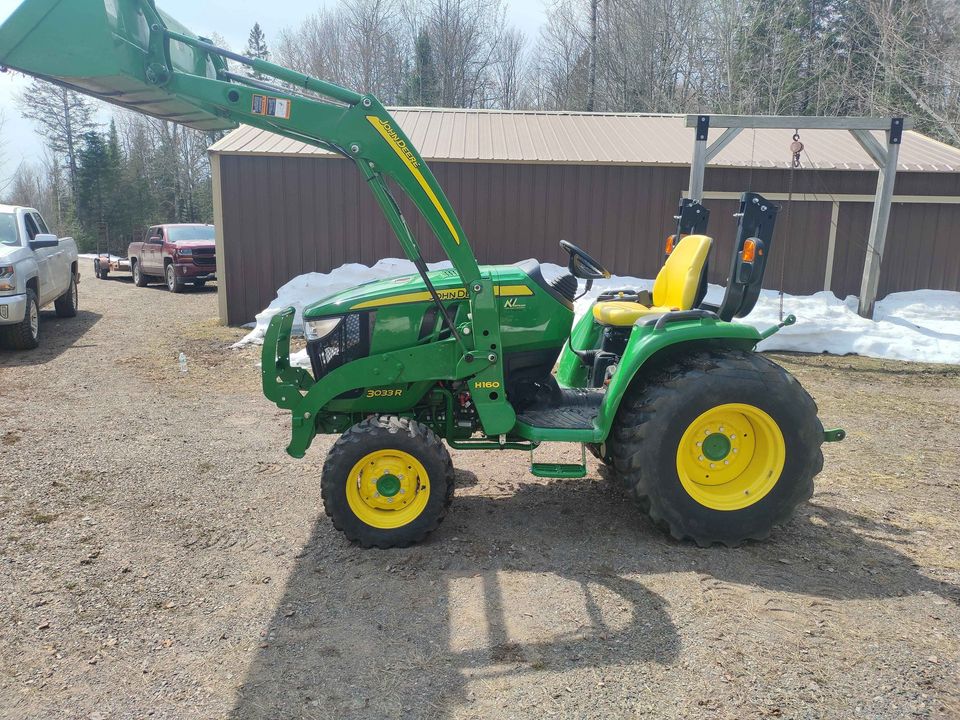 John Deere 3330