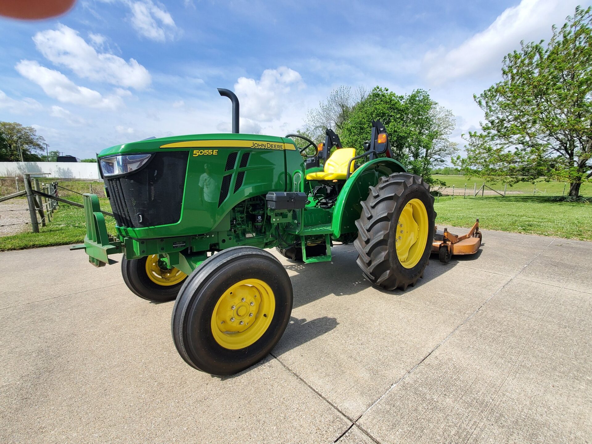 John Deere 5055E (2015-2022) | Traktoriaus duomenys ir specifikacijos