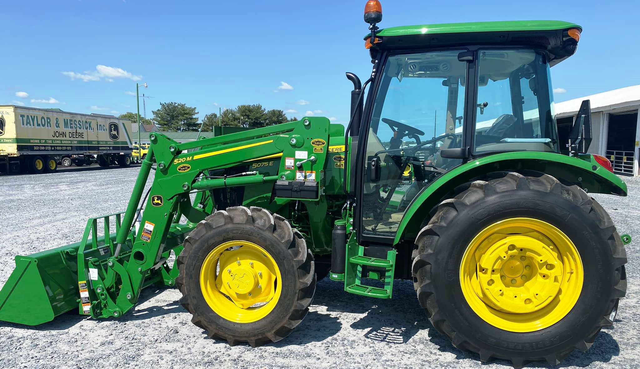 John Deere 5075E