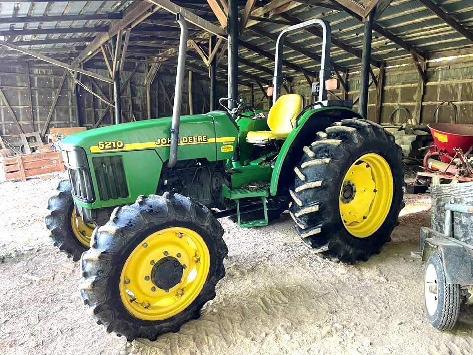 John Deere 5210