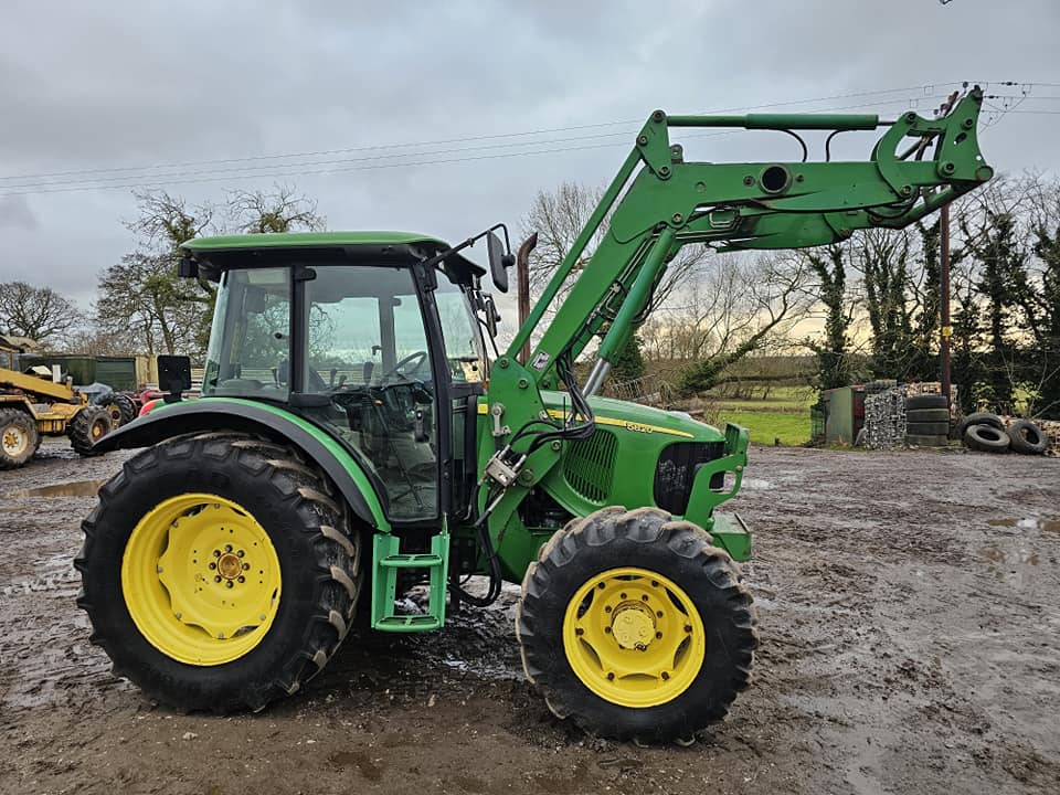 John Deere 5820