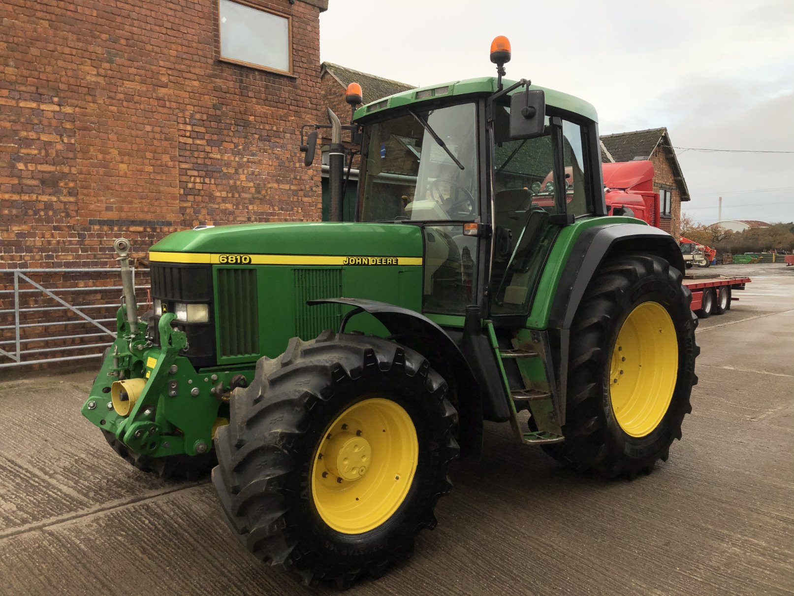 John Deere 6810