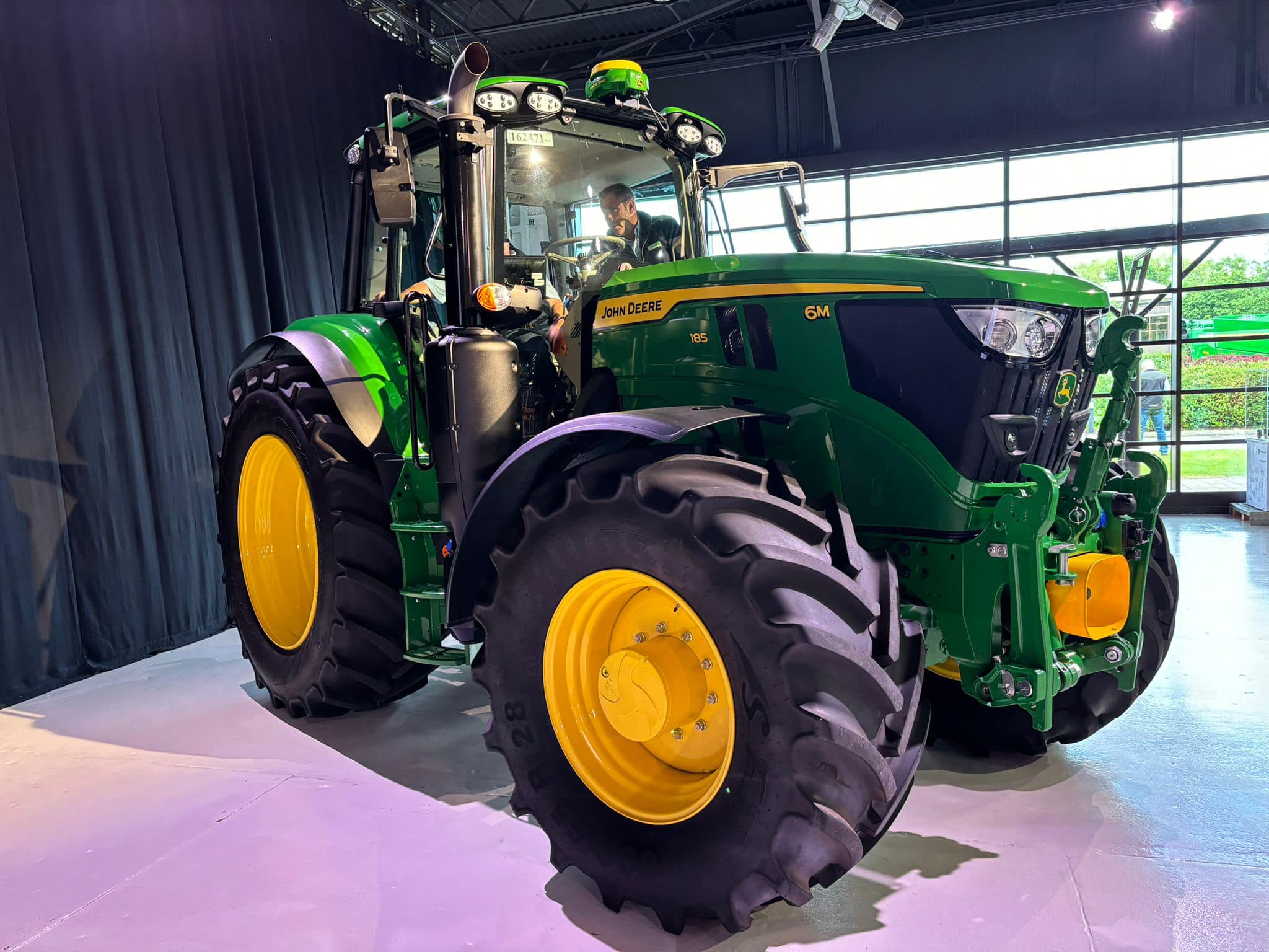 John Deere Bemutatja A Tov bbfejlesztett 6M Sorozat Traktorokat John Deere Bemutatja A Tov bbfejlesztett 6M Sorozat Traktorokat