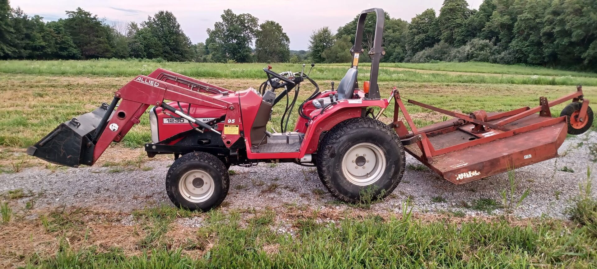 Massey Ferguson 1230 | Tractor Data and Specs