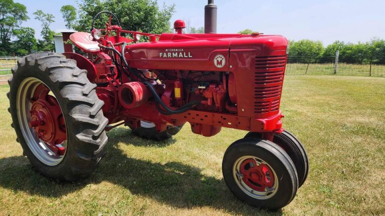 Farmall M | Traktoriaus duomenys ir specifikacijos