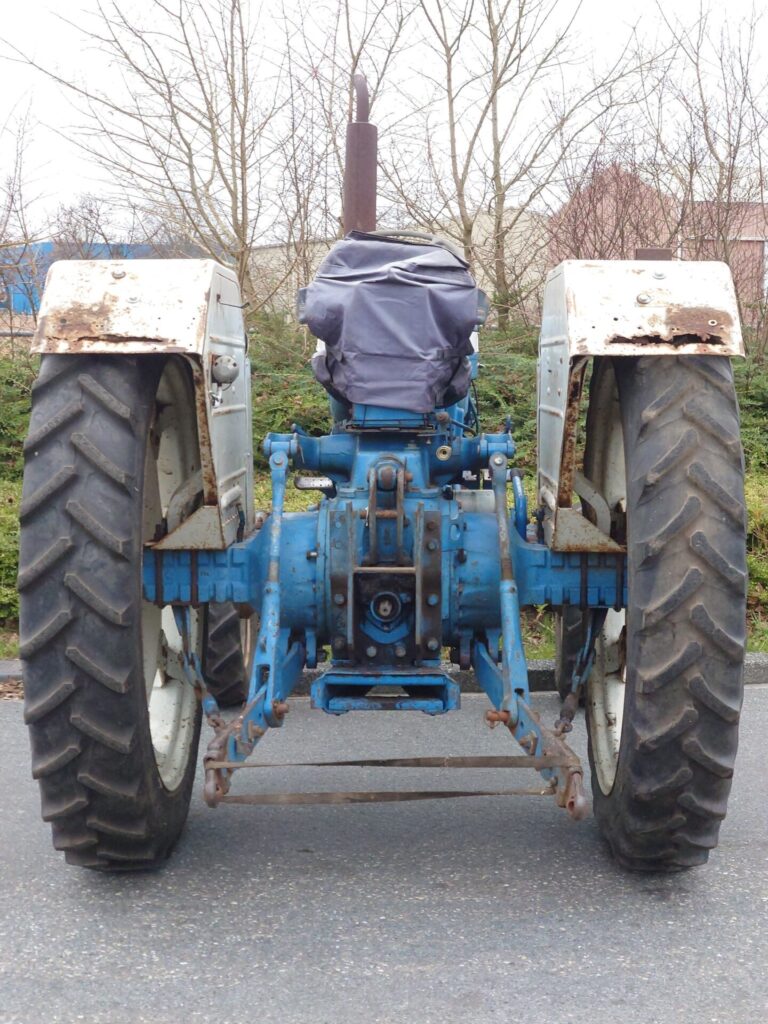 Ford 5600 tractor data and specs